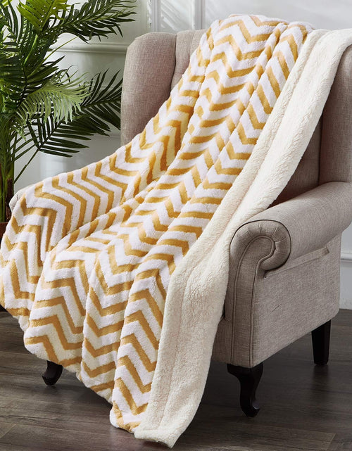 Load image into Gallery viewer, Fleece Sherpa Blanket for Couch(Ginger, Throw), Thick Warm Jacquard Chevron Blanket for Winter Christmas, 50 X 60 Inches
